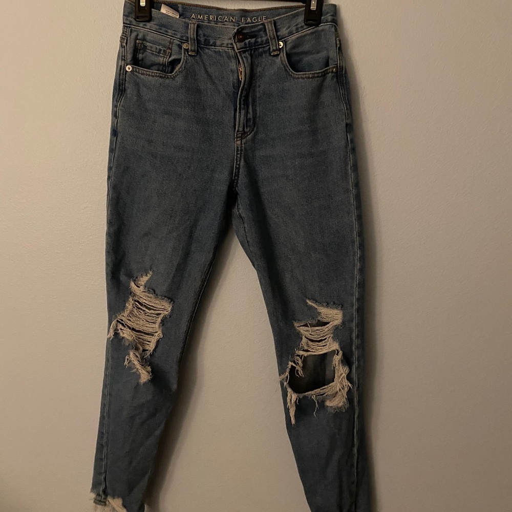 American Eagle High Wasted Mom Jeans